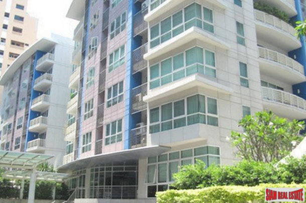 Avenue 61 Condominium | Large Three Bedroom, Two Bath Condo at Ekkamai Low Rise Building-12