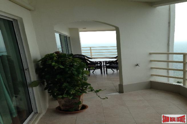 Large beautiful 2 bedroom corner unit with sea view near beach for rent - Jomtien-10
