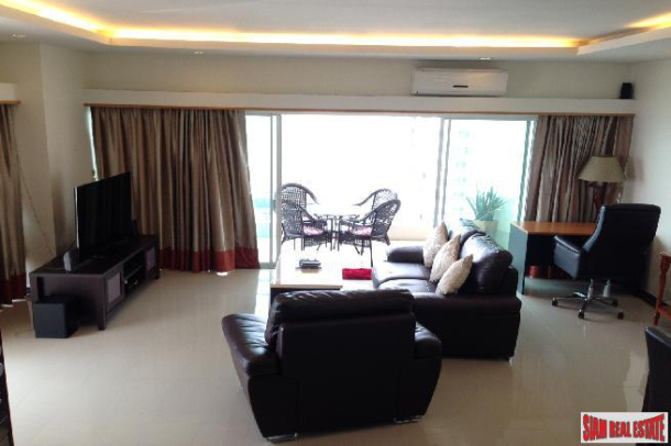 View Talay 8 | Large beautiful 2 Bedroom Corner Unit for Sale on the 19th Floor with Sea View near the Beach at Jomtien-16
