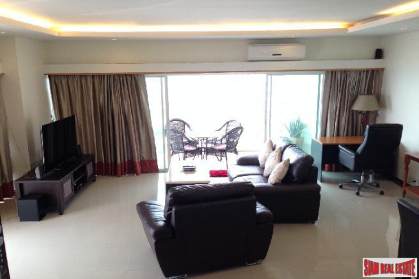 Large beautiful 2 bedroom corner unit with sea view near beach for rent - Jomtien-17