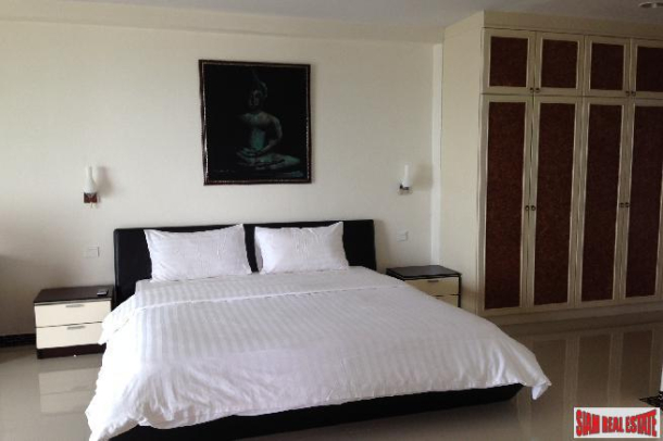 View Talay 8 | Large beautiful 2 Bedroom Corner Unit for Sale on the 19th Floor with Sea View near the Beach at Jomtien-5