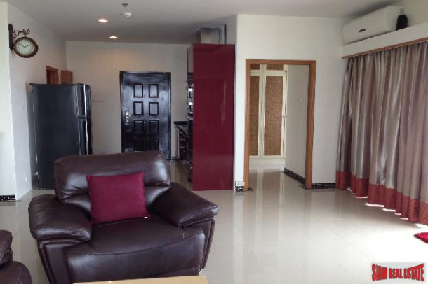 View Talay 8 | Large beautiful 2 Bedroom Corner Unit for Sale on the 19th Floor with Sea View near the Beach at Jomtien-6