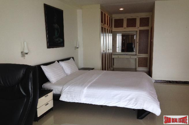 View Talay 8 | Large beautiful 2 Bedroom Corner Unit for Sale on the 19th Floor with Sea View near the Beach at Jomtien-7