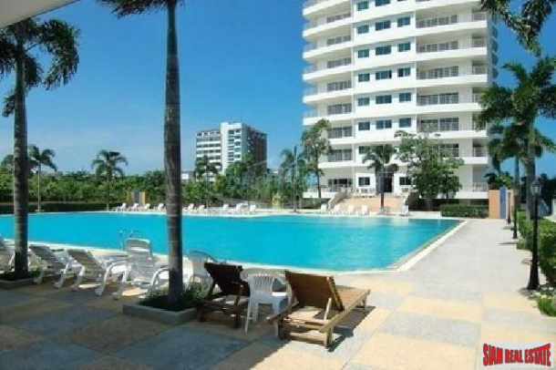 Large beautiful 2 bedroom corner unit with sea view near beach for rent - Jomtien-1