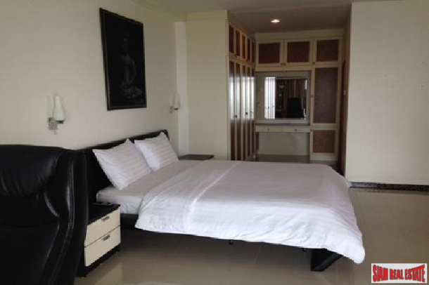 Large beautiful 2 bedroom corner unit with sea view near beach for rent - Jomtien-7