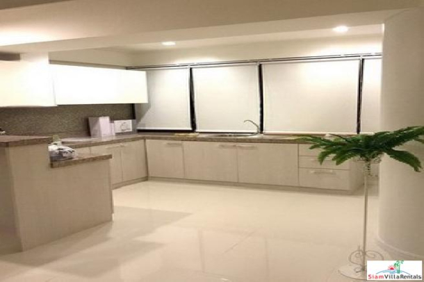 Large beautiful 3 bedroom condo in a quiet area for rent - Na jomtien-9