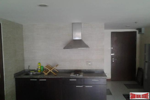 Luxury 3 bedrooms condo up on the hill of Pattaya for sale - Phratamnak Hill-21