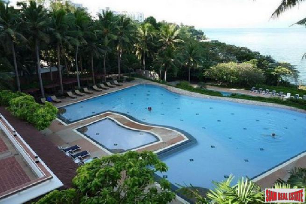 Luxury 3 bedrooms condo up on the hill of Pattaya for sale - Phratamnak Hill-16