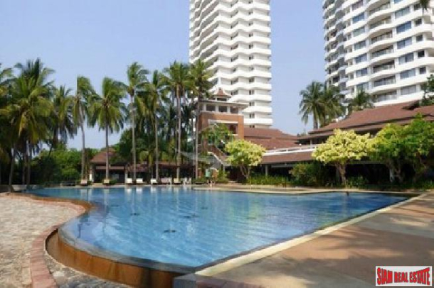 Luxury 3 bedrooms condo up on the hill of Pattaya for sale - Phratamnak Hill-17