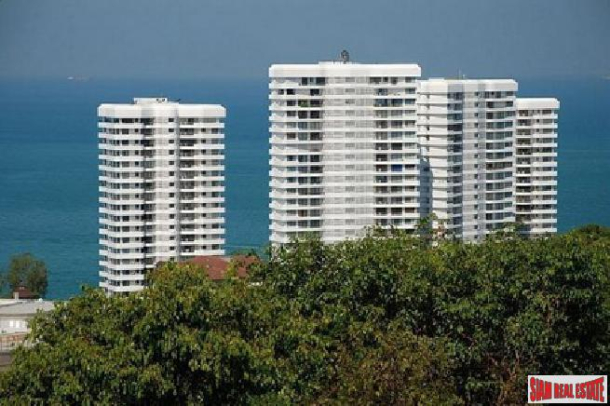 Luxury 3 bedrooms condo up on the hill of Pattaya for sale - Phratamnak Hill-19