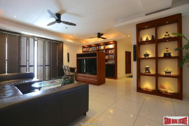 Luxury 3 bedrooms condo up on the hill of Pattaya for sale - Phratamnak Hill-4