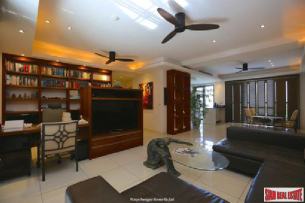 Luxury 3 bedrooms condo up on the hill of Pattaya for sale - Phratamnak Hill-5
