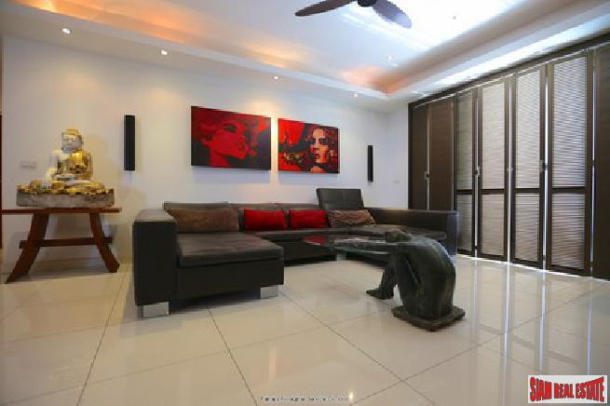 Luxury 3 bedrooms condo up on the hill of Pattaya for sale - Phratamnak Hill-9