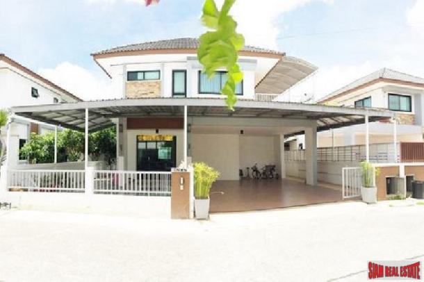 Large beautiful 3 bedroom house with 2 stories for sale - East Pattaya-1