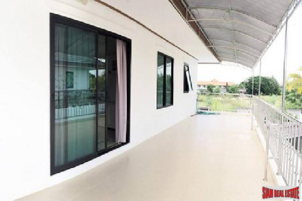 Large beautiful 3 bedroom house with 2 stories for sale - East Pattaya-14