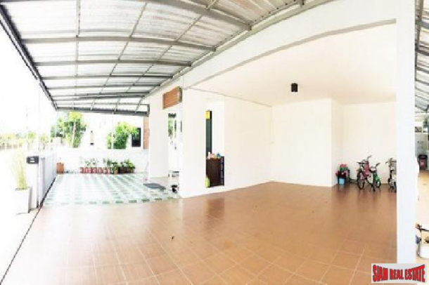 Large beautiful 3 bedroom house with 2 stories for sale - East Pattaya-5