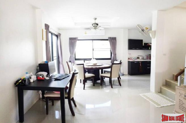 Large beautiful 3 bedroom house with 2 stories for sale - East Pattaya-7