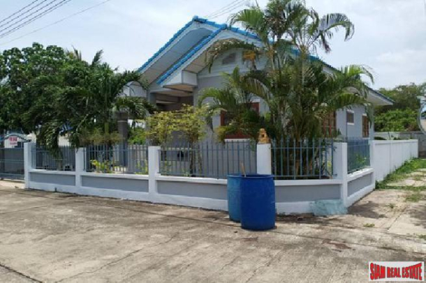 3 bedroom house in a beautiful quiet area at bang saray for sale - Bang saray-16