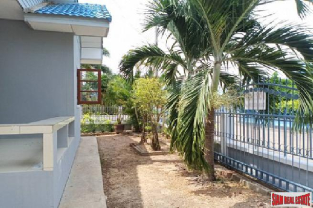 3 bedroom house in a beautiful quiet area at bang saray for sale - Bang saray-5