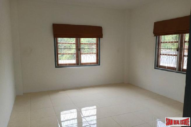 3 bedroom house in a beautiful quiet area at bang saray for sale - Bang saray-6