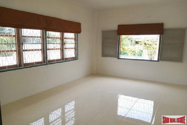 3 bedroom house in a beautiful quiet area at bang saray for sale - Bang saray-7