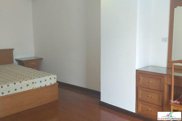 Le Premier Condo | Spacious Three Bedroom Family Style Condo with Extra Storage in Thong Lo-9
