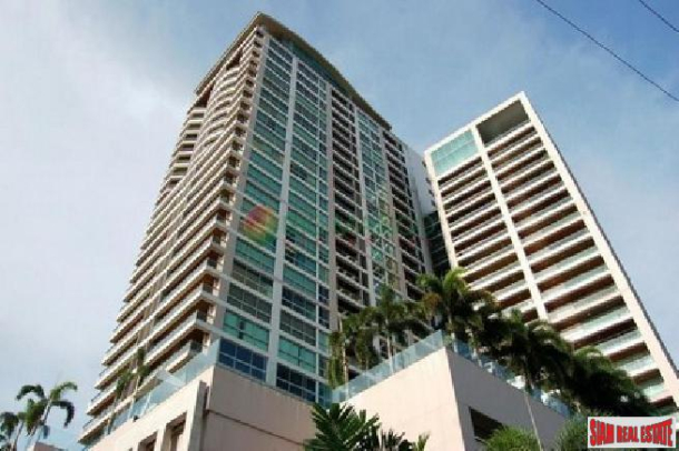 2 bedroom condo with seaview is a very convenience area  for sale - Beach road north Pattaya-1