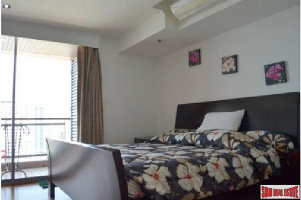 2 bedroom condo with seaview is a very convenience area  for sale - Beach road north Pattaya-5