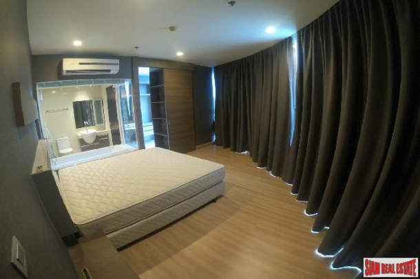 Sky Walk | Large One Bed with City Views for Sale at Sky Walk Condo, BTS Phra Khanong-11