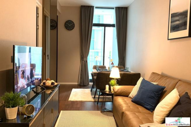 Diplomat 39 | Classic One Bedroom Condo with Pool View just a One Minute Walk from BTS Phrom Phong-16