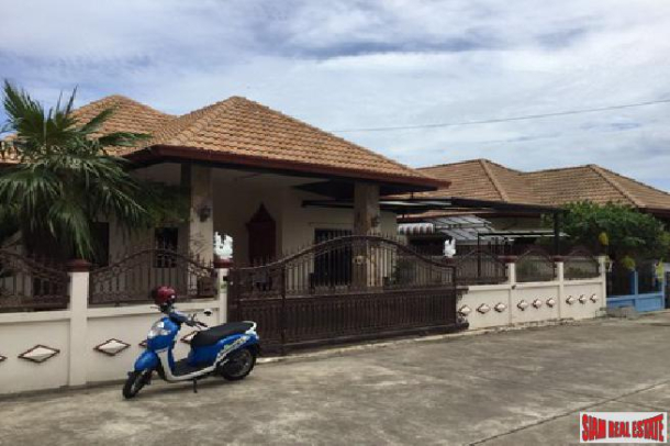 3 bedroom villa located at a very nice quiet and convenience areas for sale- East Pattaya-1