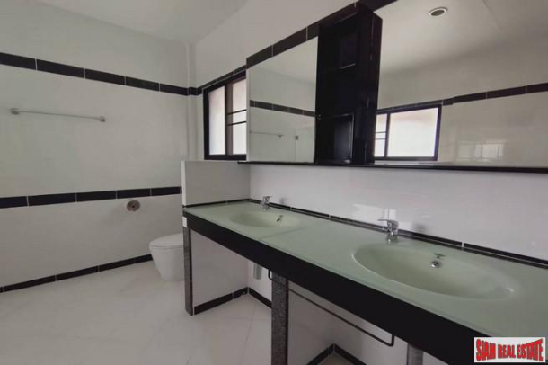 beautiful 3 bedroom and a well maintenance village for sale - East Pattaya-15