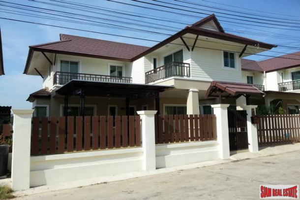 Beautiful 3 bedroom house in a quiet area and well maintenance for sale -East Pattaya-1