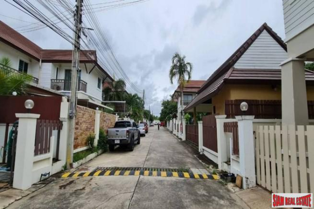 Beautiful 3 bedroom house in a quiet area and well maintenance for sale -East Pattaya-13