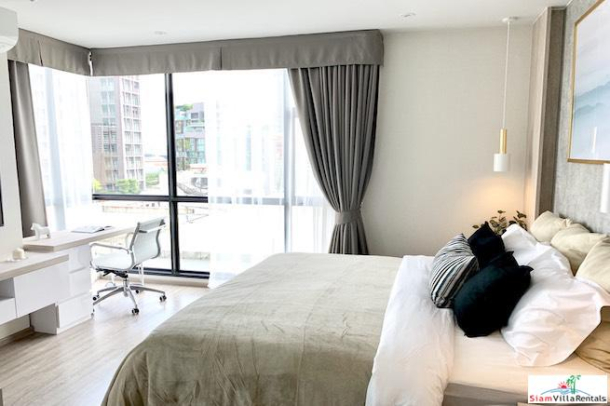RHYTHM Ekkamai | Large Modern Two Bedroom Corner for Rent in New Condo-11
