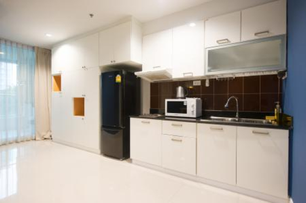 Sukhumvit Living Town | Spacious Bright Modern Condo for Rent in City Centre near MRT and Airport Link, Sukhumvit 21-6