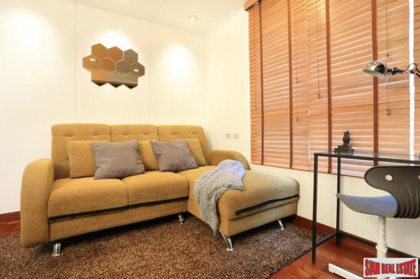 Urbana Langsuan | Comfortable Two Bedroom Condo with Lots of Wood Accents in Lumphini-10