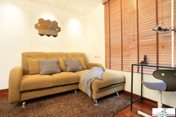 Convenient and Comfortable Two Bedroom Condo for Rent with Lots of Wood Accents in Lumphini-10