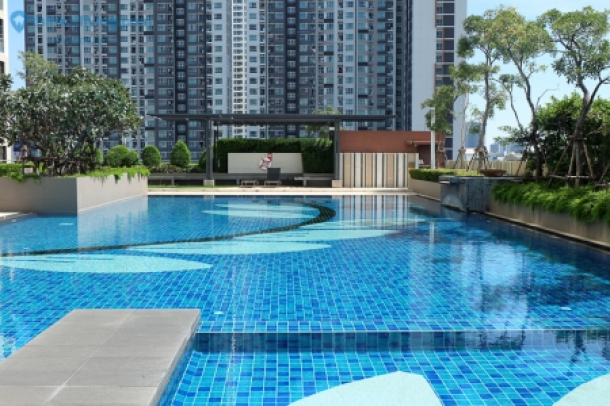 Lumpini Place Rama 4-Kluaynamthai | One Bedroom  Condo at a Discounted Price!!  Like New and Fully Furnished-11