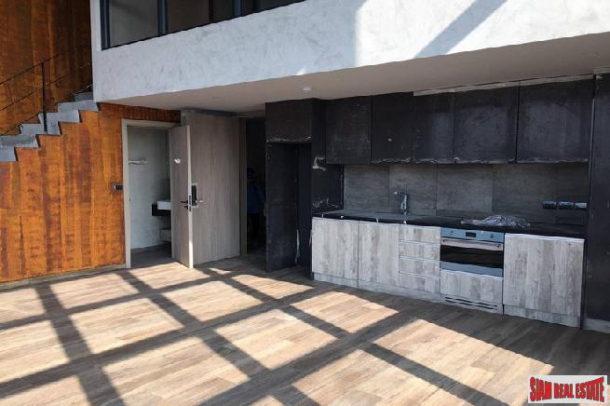 Bright and Contemporary Three Bedroom House for Sale in the Phra Khanong Area of Bangkok-26