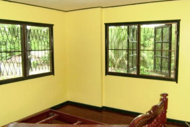 Bright and Contemporary Three Bedroom House for Sale in the Phra Khanong Area of Bangkok-14