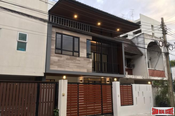 Bright and Contemporary Three Bedroom House for Sale in the Phra Khanong Area of Bangkok-1