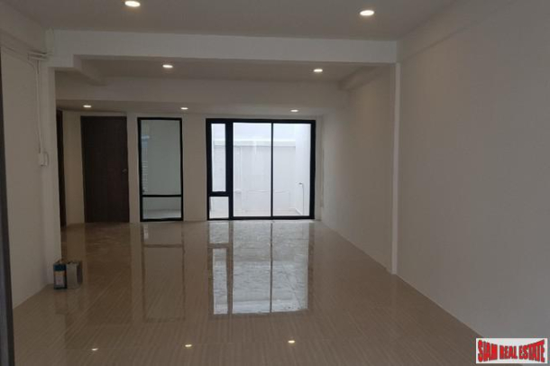 Bright and Contemporary Three Bedroom House for Sale in the Phra Khanong Area of Bangkok-6