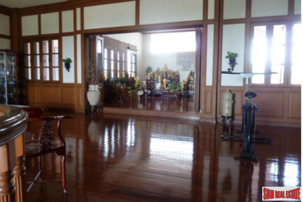 Beautiful Two Storey, Six Bedroom Modern Thai-Style House on 3 Rai of Land Near Don Muang Airport-17