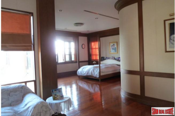 Beautiful Two Storey, Six Bedroom Modern Thai-Style House on 3 Rai of Land Near Don Muang Airport-19