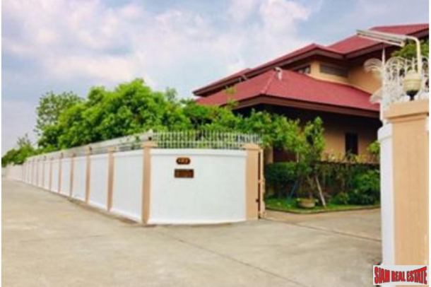 Beautiful Two Storey, Six Bedroom Modern Thai-Style House on 3 Rai of Land Near Don Muang Airport-24