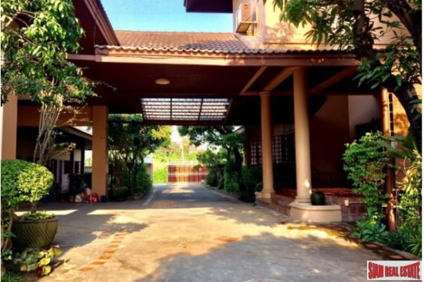 Beautiful Two Storey, Six Bedroom Modern Thai-Style House on 3 Rai of Land Near Don Muang Airport-3