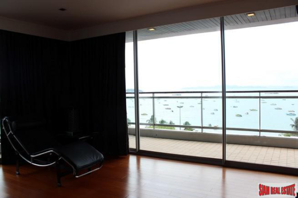 A Luxury 3 beds Condo For Sale Near Pattaya Beach-11