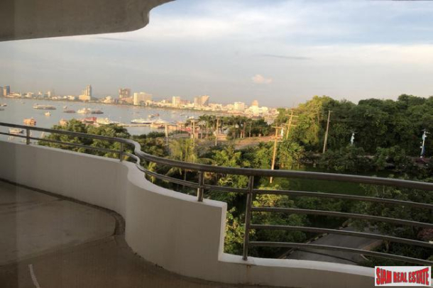 For sale, Beachfront condo 3 bedrooms, Stunning sea view in Pratumnak Hill-3