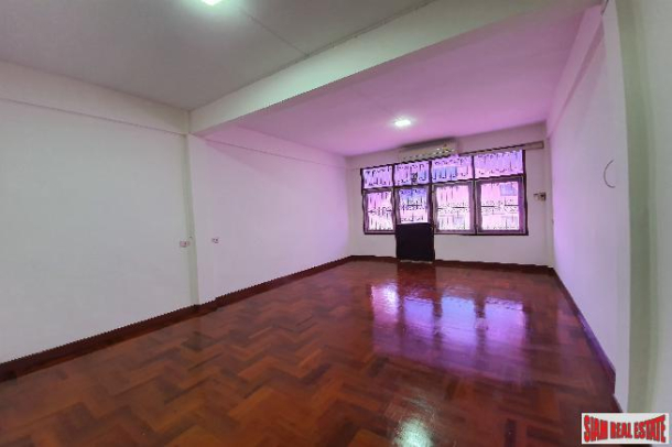 Four Bedroom House Ready for Renovation in Phra Khanong-8